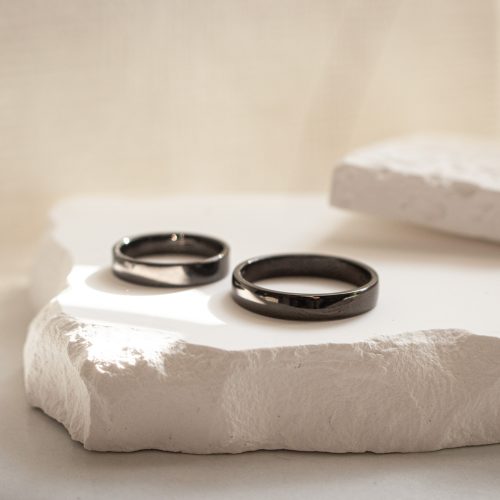 obrączki ślubne białe złoto 585 półokrągła i płaska, rutenowane "tzw.czarne złoto"